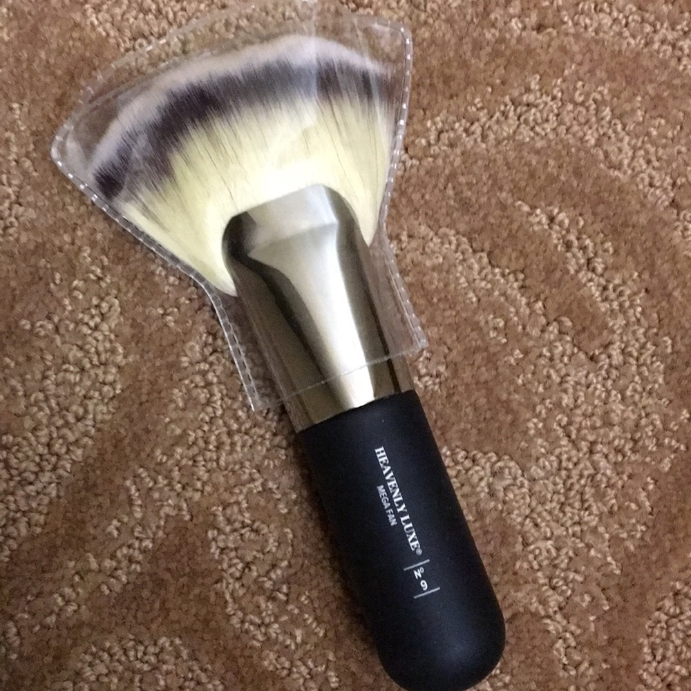 IT Cosmetics Heavenly Luxe Megan Fan No. 9